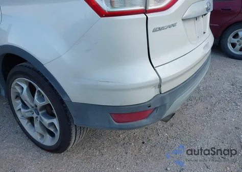 2015 Ford Escape Titanium z USA, uszkodzony, nr VIN 1FMCU0J95FUB14099